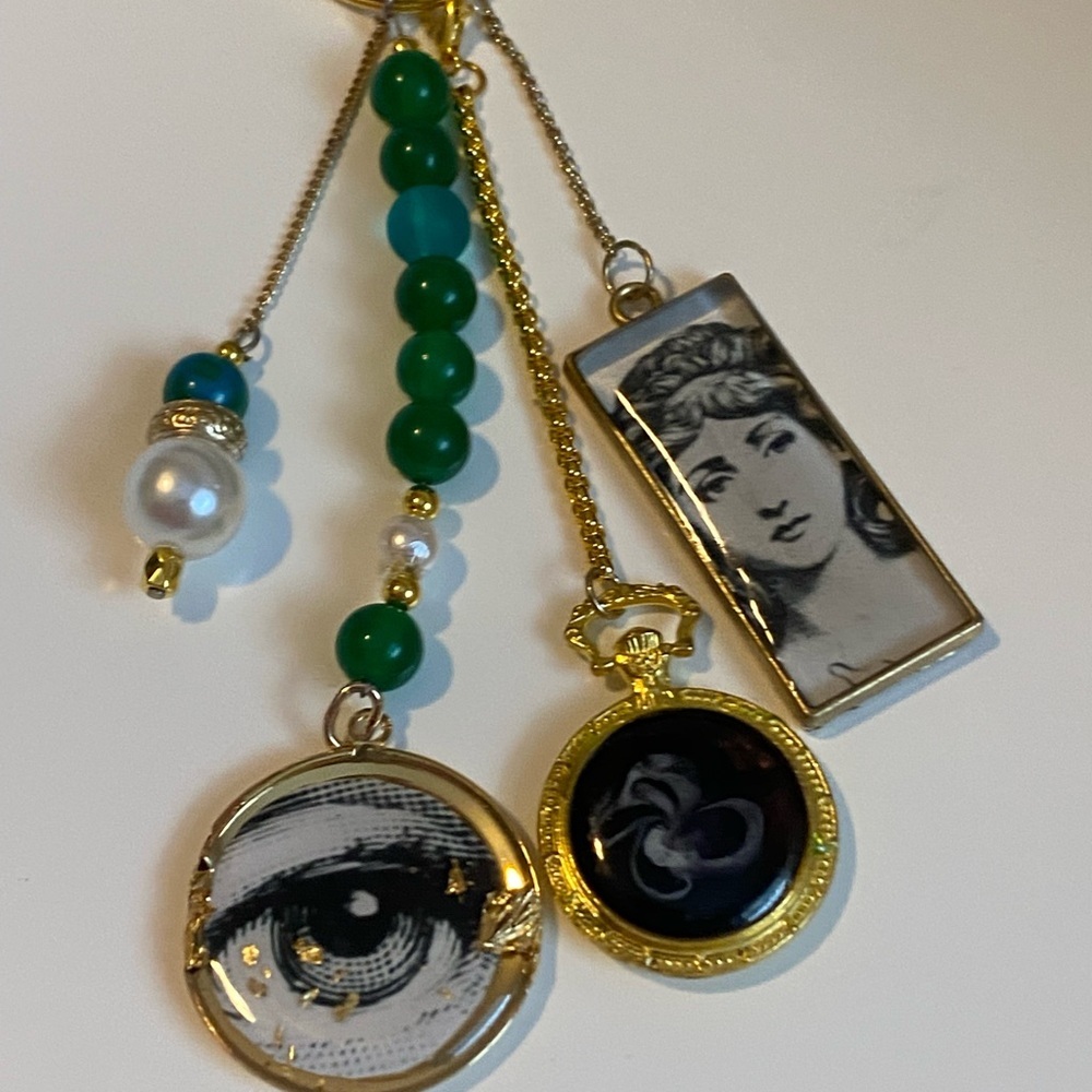 NEW FORNASETTI INSPIRED BAG CHARM PURSE KEYCHAIN GOLD GREEN BLACK DESIGNER READY - Picture 6 of 8